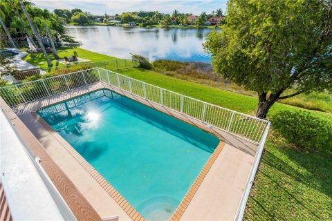 Casa en venta en Pembroke Pines, Florida, 4 dormitorios, 264.4 m2 № 1990738 - foto 3