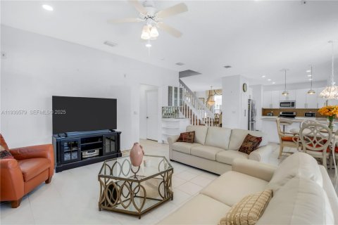 Casa en venta en Pembroke Pines, Florida, 4 dormitorios, 264.4 m2 № 1990738 - foto 8