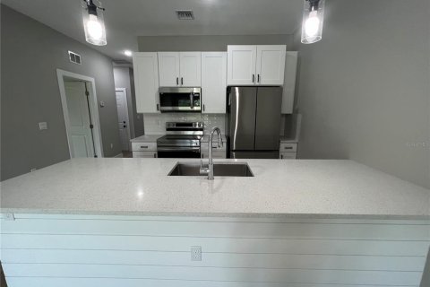 Apartment in Port Charlotte, Florida 3 bedrooms, 111.48 sq.m. № 2120219 - photo 7