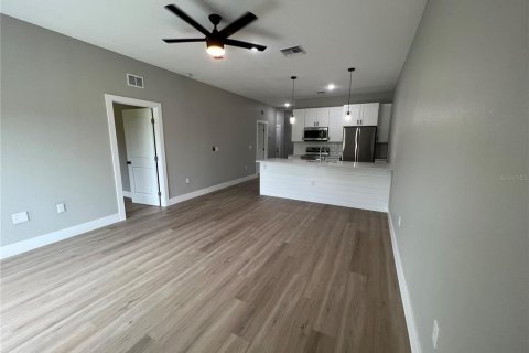 Apartment in Port Charlotte, Florida 3 bedrooms, 111.48 sq.m. № 2120219 - photo 8