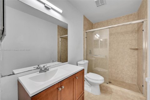 Condo in Oakland Park, Florida, 2 bedrooms  № 2013993 - photo 16