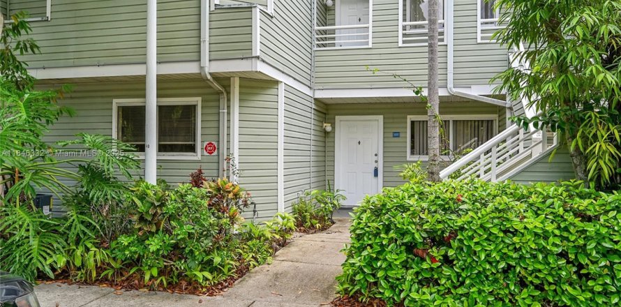 Condo in Oakland Park, Florida, 2 bedrooms  № 2013993