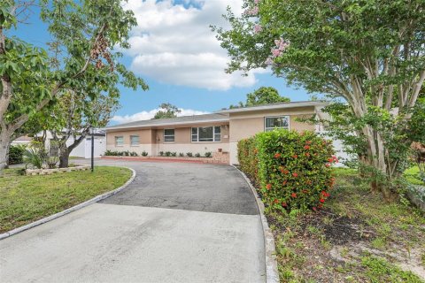 Villa ou maison à Saint Petersburg, Floride 4 chambres, 188.5 m2 № 2200628