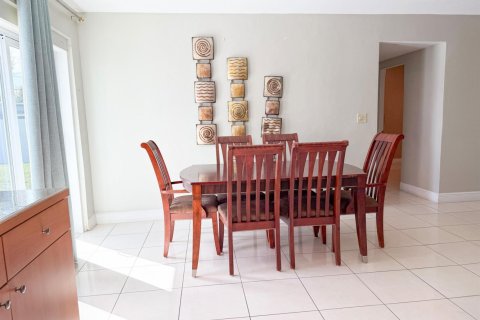 Villa ou maison à louer à Miami Gardens, Floride: 3 chambres, 166.76 m2 № 2145955 - photo 11