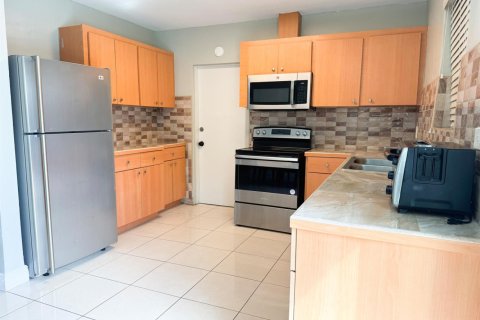 Villa ou maison à louer à Miami Gardens, Floride: 3 chambres, 166.76 m2 № 2145955 - photo 9