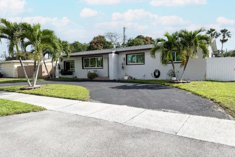 Villa ou maison à Miami Gardens, Floride 3 chambres, 166.76 m2 № 2145955