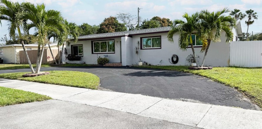 Villa ou maison à Miami Gardens, Floride 3 chambres, 166.76 m2 № 2145955