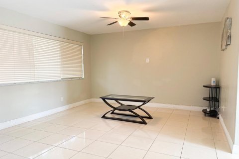 Villa ou maison à louer à Miami Gardens, Floride: 3 chambres, 166.76 m2 № 2145955 - photo 8