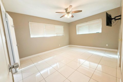 Villa ou maison à louer à Miami Gardens, Floride: 3 chambres, 166.76 m2 № 2145955 - photo 19