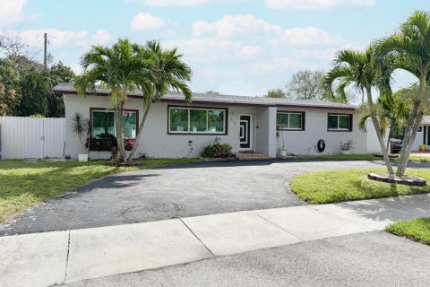Villa ou maison à louer à Miami Gardens, Floride: 3 chambres, 166.76 m2 № 2145955 - photo 3