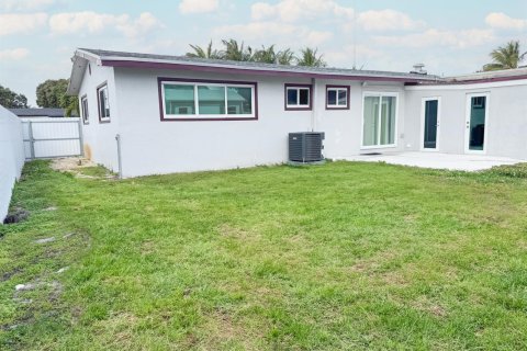 Villa ou maison à louer à Miami Gardens, Floride: 3 chambres, 166.76 m2 № 2145955 - photo 27