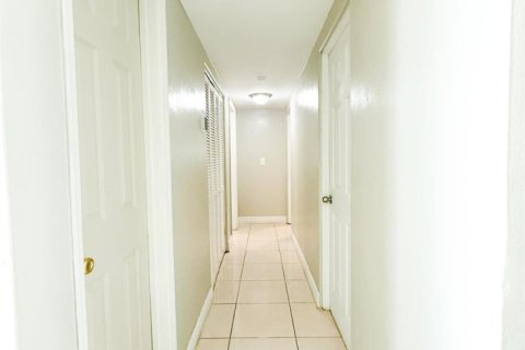 Villa ou maison à louer à Miami Gardens, Floride: 3 chambres, 166.76 m2 № 2145955 - photo 15