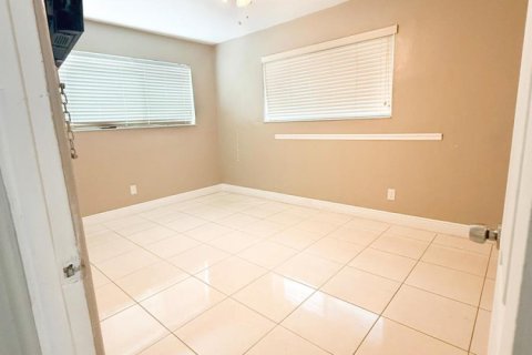 Villa ou maison à louer à Miami Gardens, Floride: 3 chambres, 166.76 m2 № 2145955 - photo 16