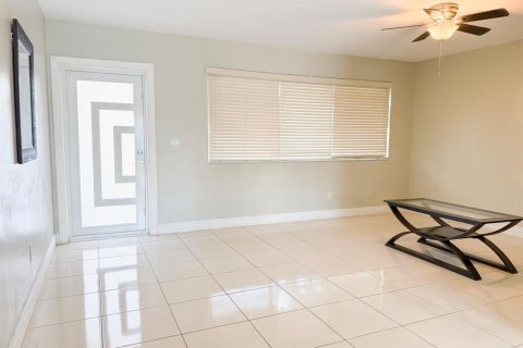 Villa ou maison à louer à Miami Gardens, Floride: 3 chambres, 166.76 m2 № 2145955 - photo 7