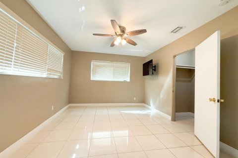 Villa ou maison à louer à Miami Gardens, Floride: 3 chambres, 166.76 m2 № 2145955 - photo 20