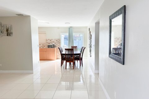Villa ou maison à louer à Miami Gardens, Floride: 3 chambres, 166.76 m2 № 2145955 - photo 5