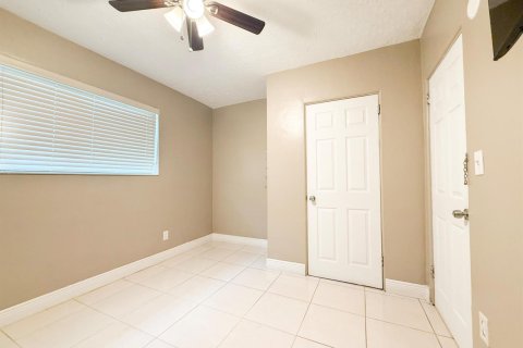 Villa ou maison à louer à Miami Gardens, Floride: 3 chambres, 166.76 m2 № 2145955 - photo 14