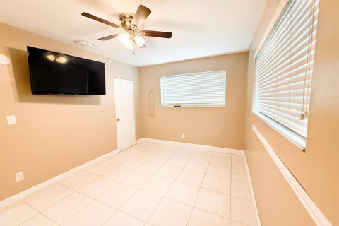 Villa ou maison à louer à Miami Gardens, Floride: 3 chambres, 166.76 m2 № 2145955 - photo 17