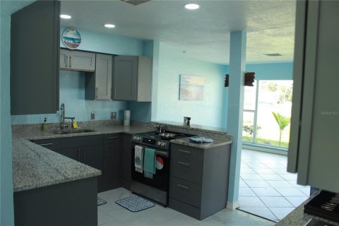 House in Venice, Florida 3 bedrooms, 142.33 sq.m. № 1837685 - photo 2