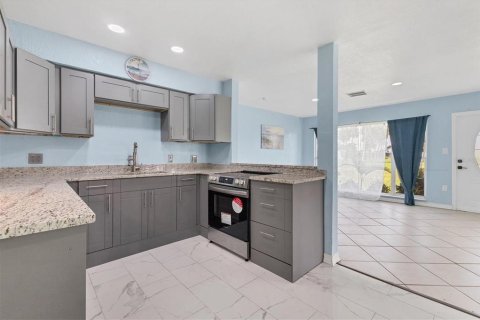House in Venice, Florida 3 bedrooms, 142.33 sq.m. № 1837685 - photo 9