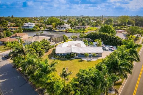 House in Sarasota, Florida 3 bedrooms, 255.67 sq.m. № 1750059 - photo 1