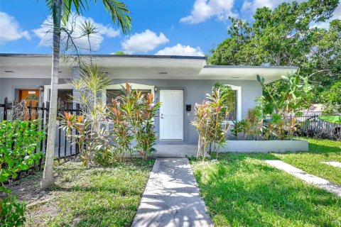 Casa en alquiler en Miami, Florida, 2 dormitorios, 134.89 m2 № 1949116 - foto 3