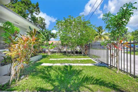 Casa en alquiler en Miami, Florida, 2 dormitorios, 134.89 m2 № 1949116 - foto 4