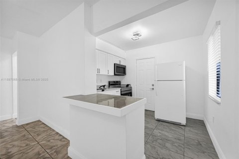 Casa en alquiler en Miami, Florida, 2 dormitorios, 134.89 m2 № 1949116 - foto 14