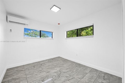 Casa en alquiler en Miami, Florida, 2 dormitorios, 134.89 m2 № 1949116 - foto 25