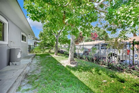 Casa en alquiler en Miami, Florida, 2 dormitorios, 134.89 m2 № 1949116 - foto 6