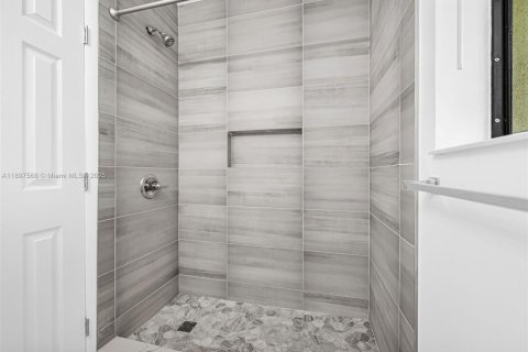 Casa en alquiler en Miami, Florida, 2 dormitorios, 134.89 m2 № 1949116 - foto 23