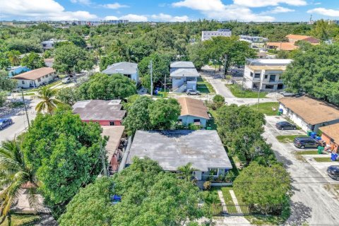 Casa en alquiler en Miami, Florida, 2 dormitorios, 134.89 m2 № 1949116 - foto 8