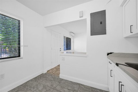 Casa en alquiler en Miami, Florida, 2 dormitorios, 134.89 m2 № 1949116 - foto 18