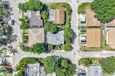 Casa en alquiler en Miami, Florida, 2 dormitorios, 134.89 m2 № 1949116 - foto 10