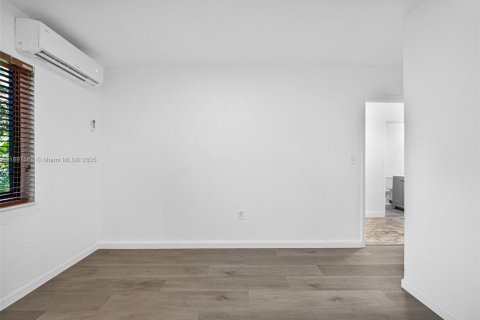 Casa en alquiler en Miami, Florida, 2 dormitorios, 134.89 m2 № 1949116 - foto 21