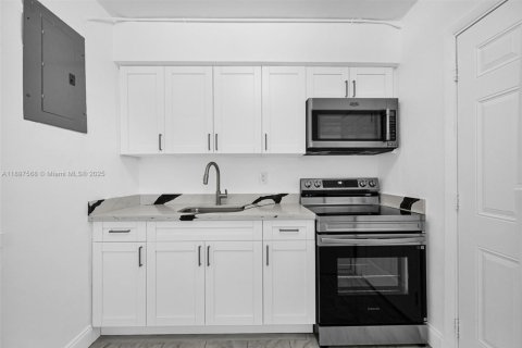 Casa en alquiler en Miami, Florida, 2 dormitorios, 134.89 m2 № 1949116 - foto 16