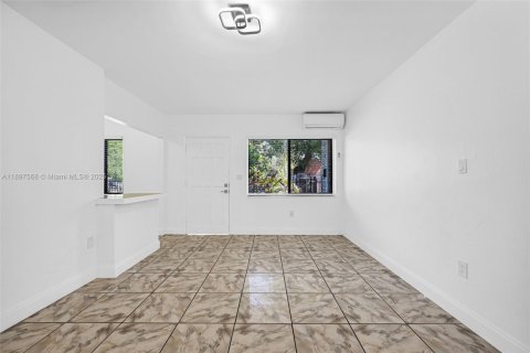 Casa en alquiler en Miami, Florida, 2 dormitorios, 134.89 m2 № 1949116 - foto 12