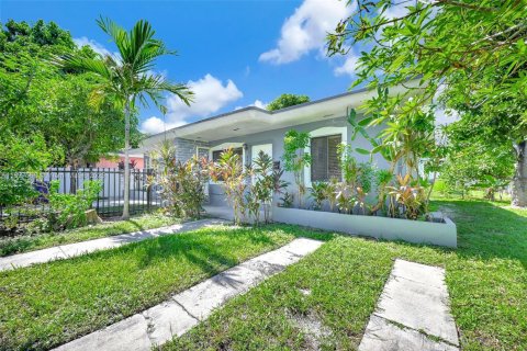 Casa en alquiler en Miami, Florida, 2 dormitorios, 134.89 m2 № 1949116 - foto 5