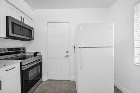 Casa en alquiler en Miami, Florida, 2 dormitorios, 134.89 m2 № 1949116 - foto 17