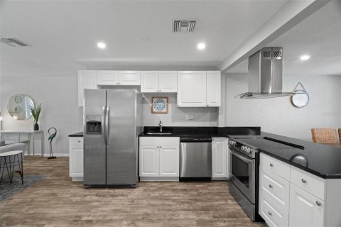 Casa en venta en Clearwater, Florida, 3 dormitorios, 92.16 m2 № 1640431 - foto 2