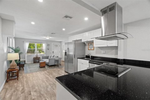 Casa en venta en Clearwater, Florida, 3 dormitorios, 92.16 m2 № 1640431 - foto 12