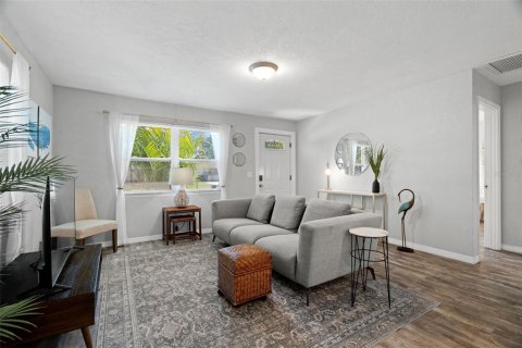 Casa en venta en Clearwater, Florida, 3 dormitorios, 92.16 m2 № 1640431 - foto 7