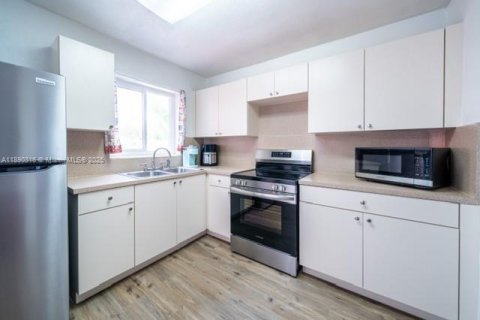Купить виллу или дом в Майами-Гарденс, Флорида 4 спальни, 176.24м2, № 1946876 - фото 4
