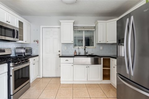 Купить виллу или дом в Холливуд, Флорида 2 спальни, 81.94м2, № 2044881 - фото 6