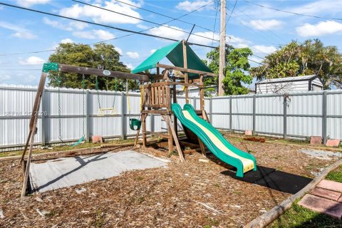 Купить виллу или дом в Холливуд, Флорида 2 спальни, 81.94м2, № 2044881 - фото 20