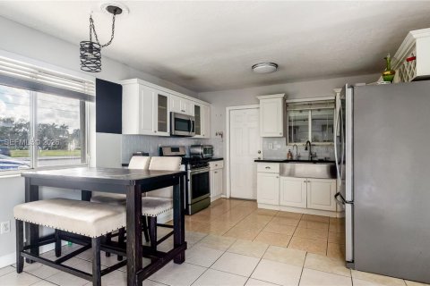Купить виллу или дом в Холливуд, Флорида 2 спальни, 81.94м2, № 2044881 - фото 5