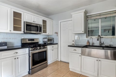 Купить виллу или дом в Холливуд, Флорида 2 спальни, 81.94м2, № 2044881 - фото 7