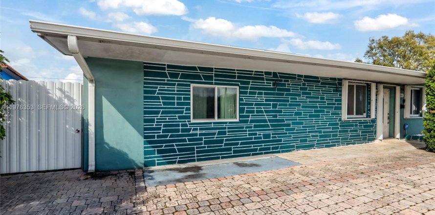 Дом в Холливуд, Флорида 2 спальни, 81.94м2 № 2044881