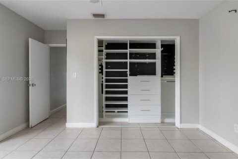 Купить виллу или дом в Холливуд, Флорида 2 спальни, 81.94м2, № 2044881 - фото 16