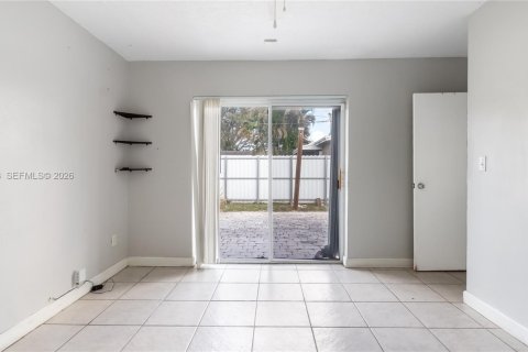 Купить виллу или дом в Холливуд, Флорида 2 спальни, 81.94м2, № 2044881 - фото 15